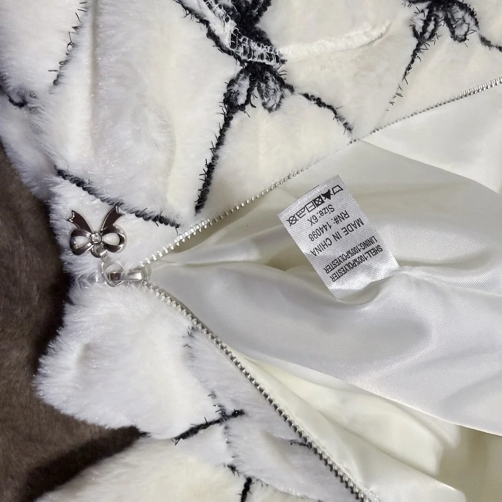 Free Haven Kids Ivory Faux Fur Bow Diamond Quilted Zip Jacket - Picture 4 of 5